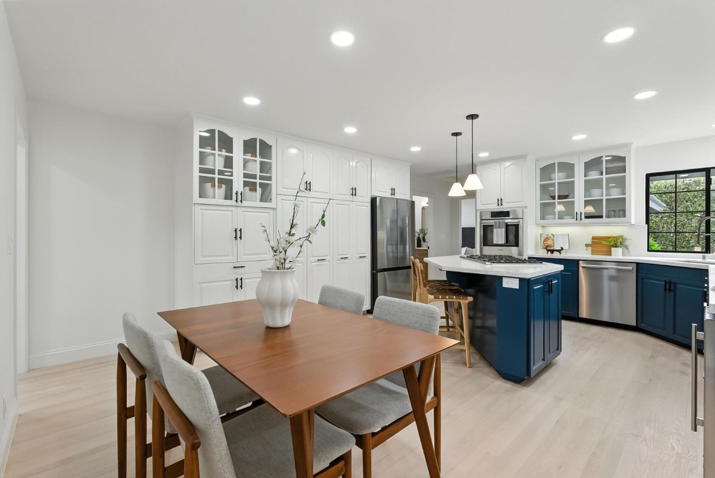 Detail Gallery Image 16 of 55 For 71 Alameda Ave, Half Moon Bay,  CA 94019 - 3 Beds | 3 Baths
