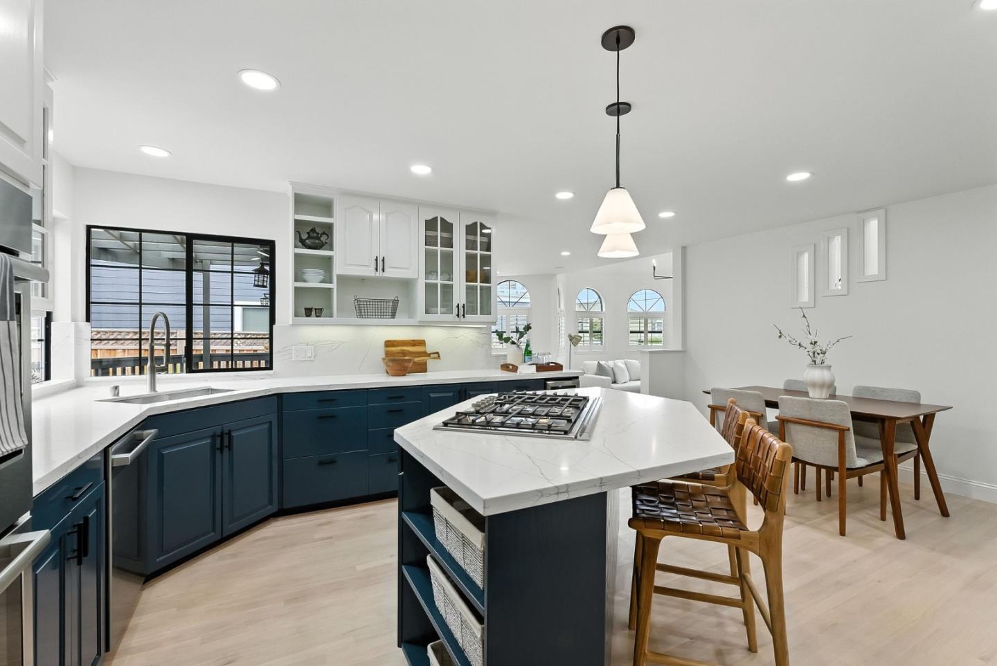 Detail Gallery Image 8 of 55 For 71 Alameda Ave, Half Moon Bay,  CA 94019 - 3 Beds | 3 Baths