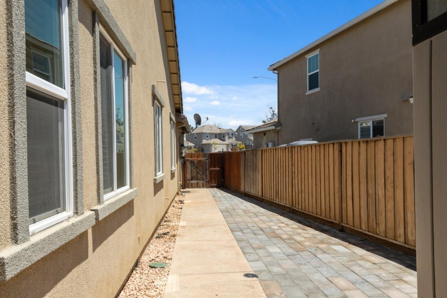 Detail Gallery Image 41 of 47 For 410 Thistle Ct, Hollister,  CA 95023 - 4 Beds | 3 Baths