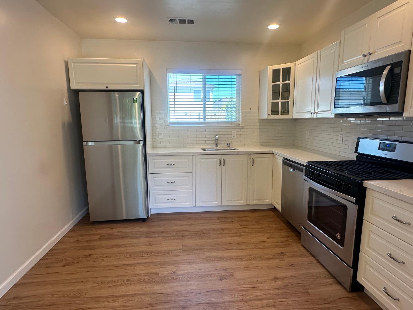 Detail Gallery Image 2 of 17 For 935 S Eldorado St, San Mateo,  CA 94402 - 1 Beds | 1 Baths