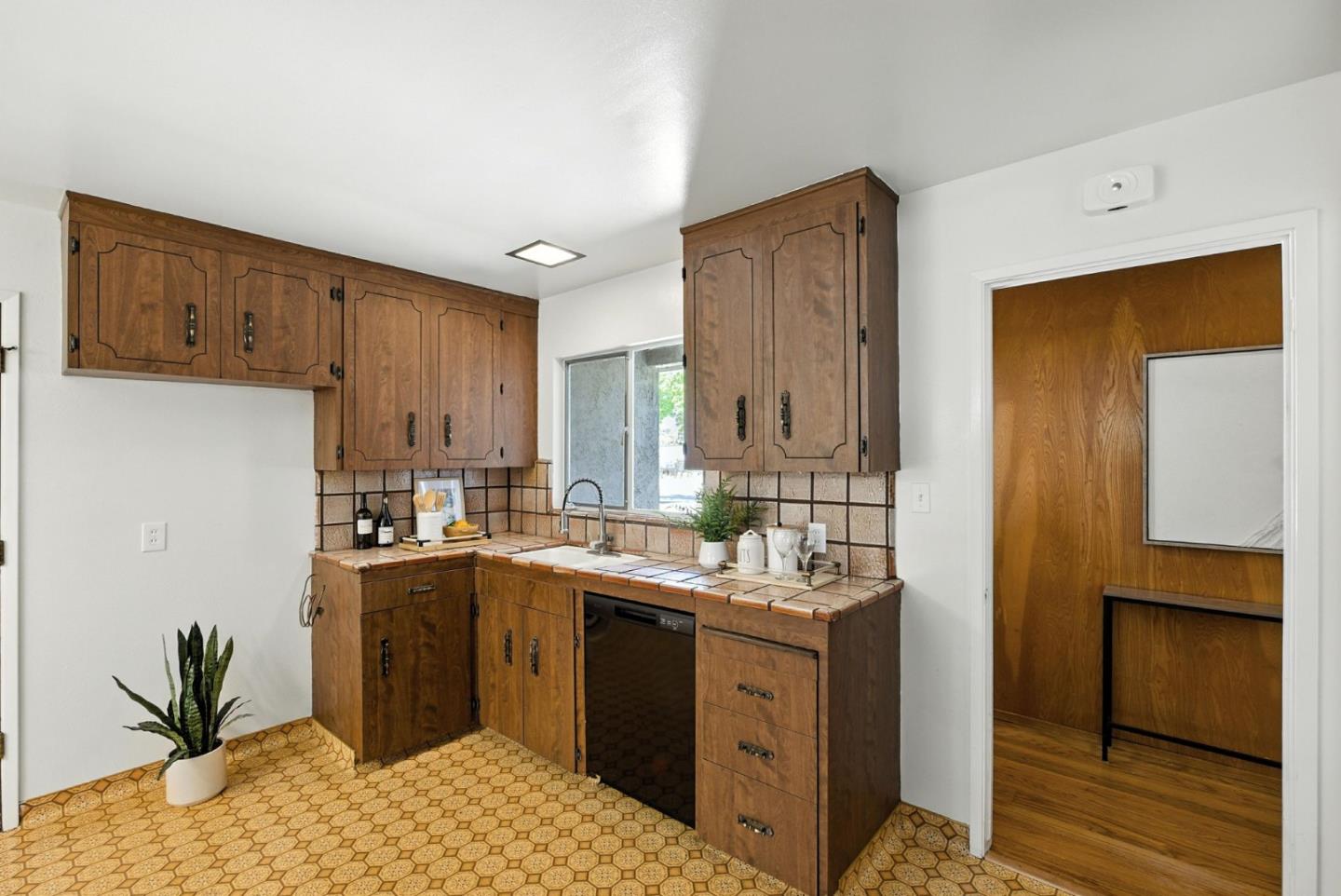 Detail Gallery Image 9 of 22 For 1810 Foxworthy Ave, San Jose,  CA 95124 - 3 Beds | 2 Baths
