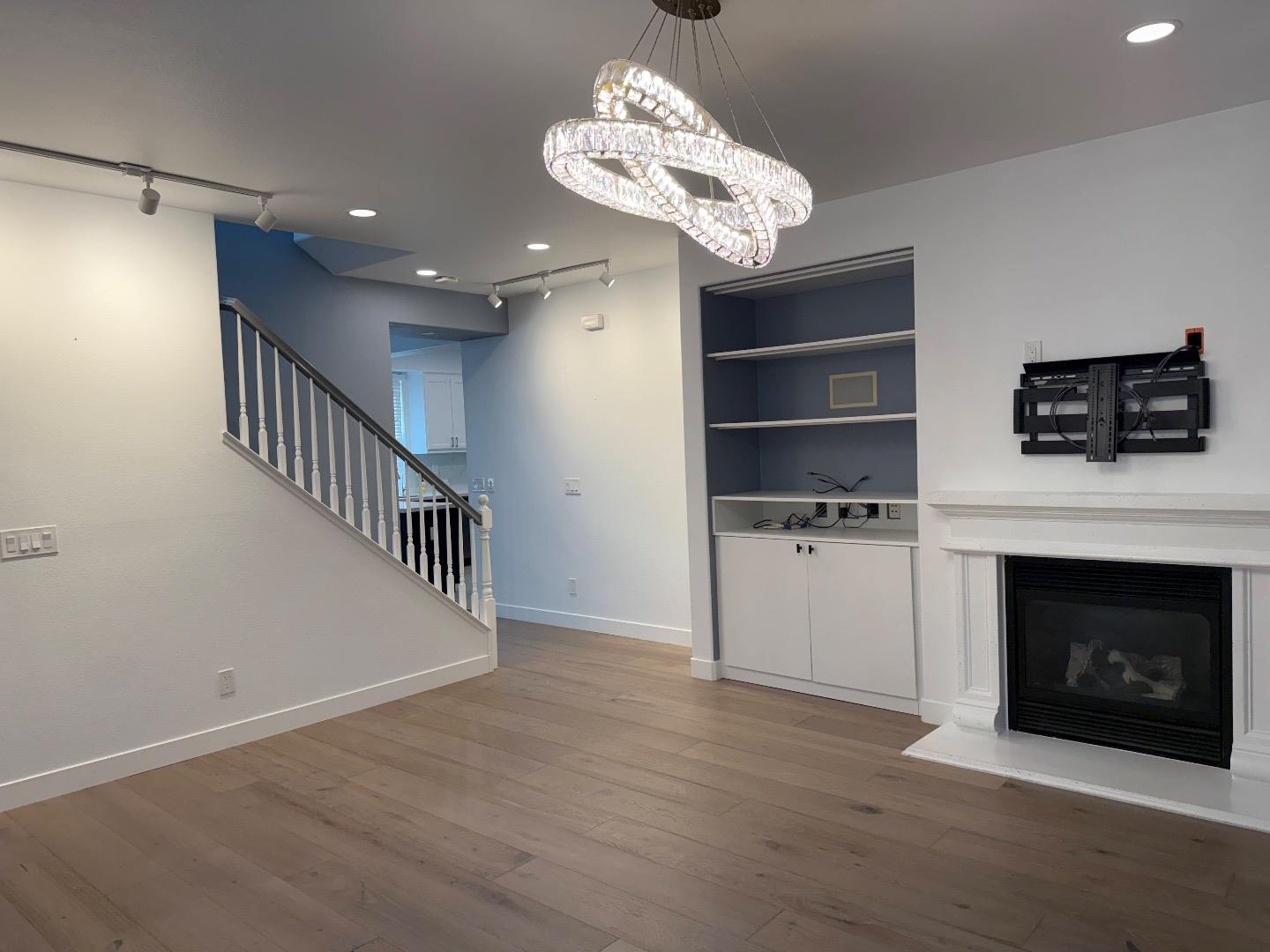 Detail Gallery Image 4 of 44 For 4313 Watson Cir, Santa Clara,  CA 95054 - 3 Beds | 2/1 Baths