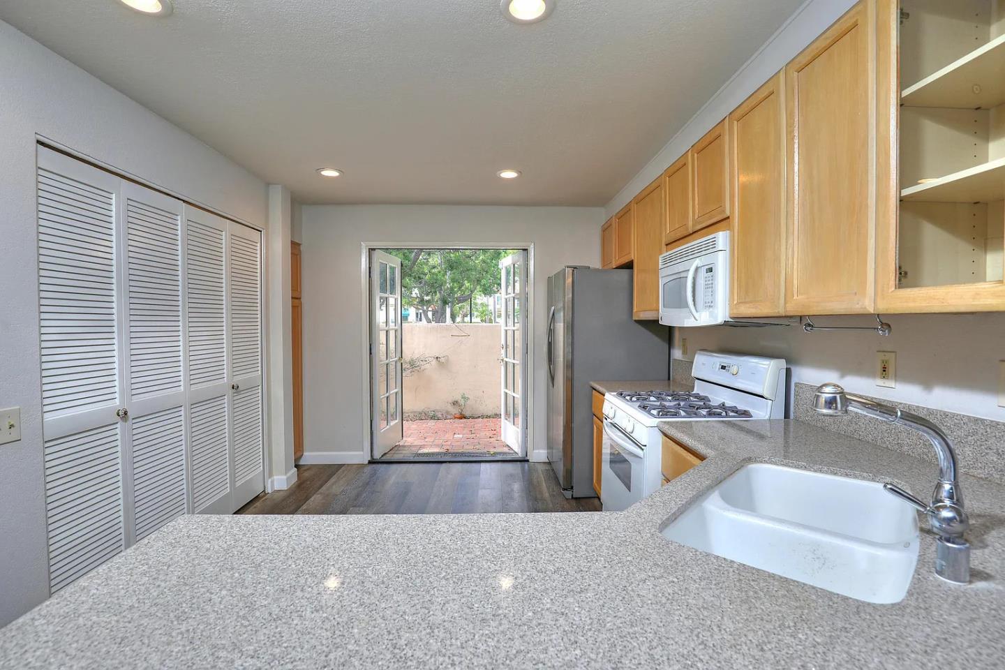 Detail Gallery Image 2 of 8 For 3712 Greggory Way, Santa Barbara,  CA 93105 - 3 Beds | 3 Baths