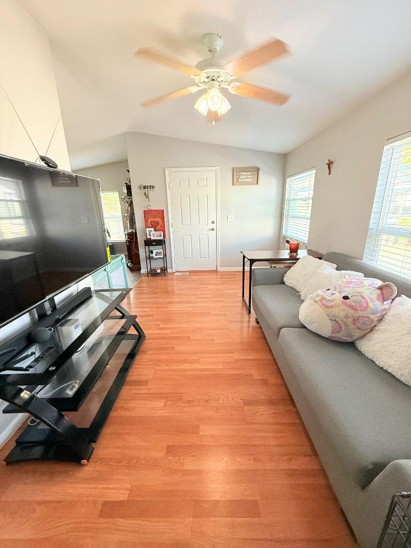 Detail Gallery Image 3 of 21 For 411 Lewis Rd #14,  San Jose,  CA 95111 - 3 Beds | 2 Baths