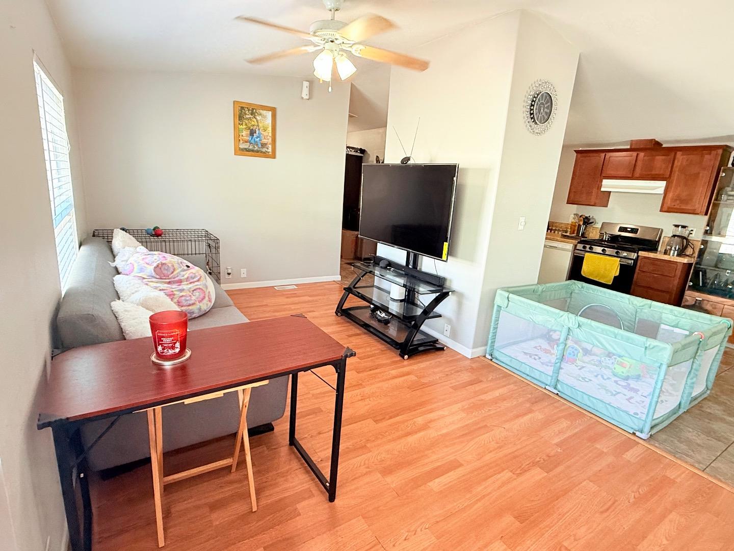 Detail Gallery Image 4 of 21 For 411 Lewis Rd #14,  San Jose,  CA 95111 - 3 Beds | 2 Baths