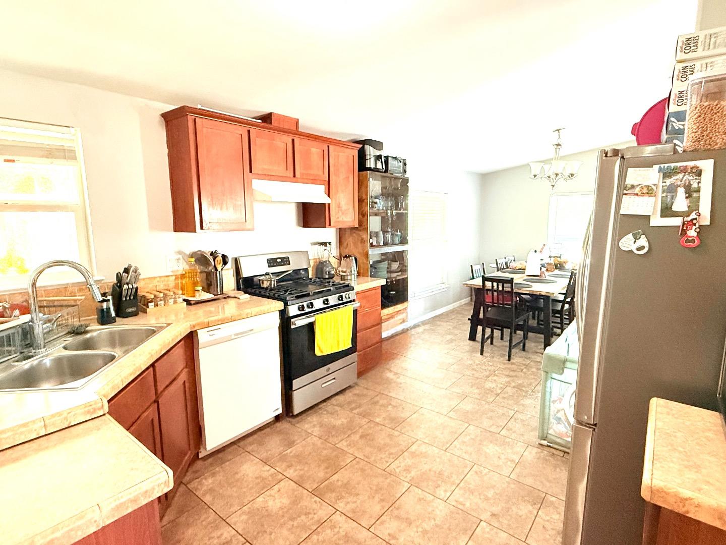 Detail Gallery Image 8 of 21 For 411 Lewis Rd #14,  San Jose,  CA 95111 - 3 Beds | 2 Baths