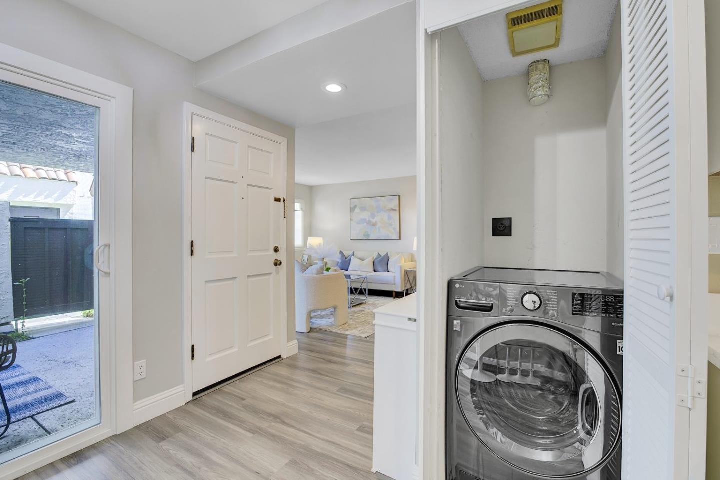 Detail Gallery Image 10 of 39 For 19980 Portal Plz, Cupertino,  CA 95014 - 2 Beds | 2/1 Baths