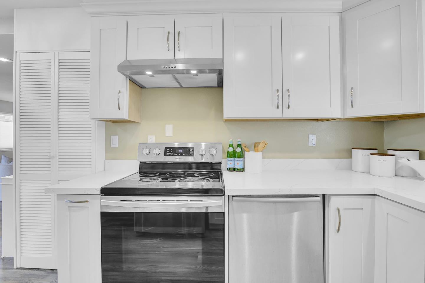 Detail Gallery Image 12 of 39 For 19980 Portal Plz, Cupertino,  CA 95014 - 2 Beds | 2/1 Baths