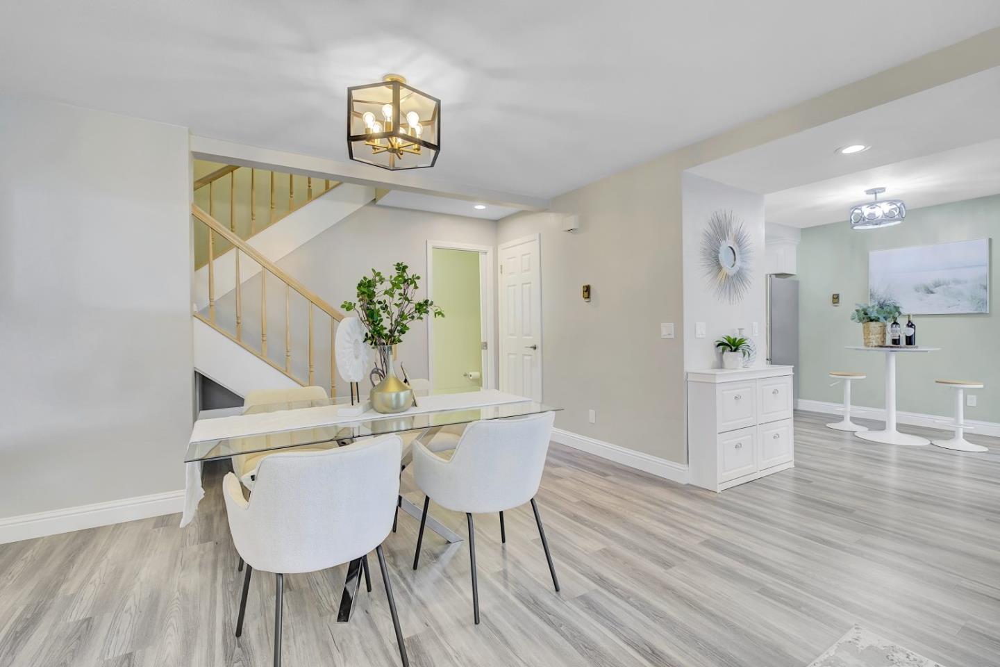 Detail Gallery Image 16 of 39 For 19980 Portal Plz, Cupertino,  CA 95014 - 2 Beds | 2/1 Baths
