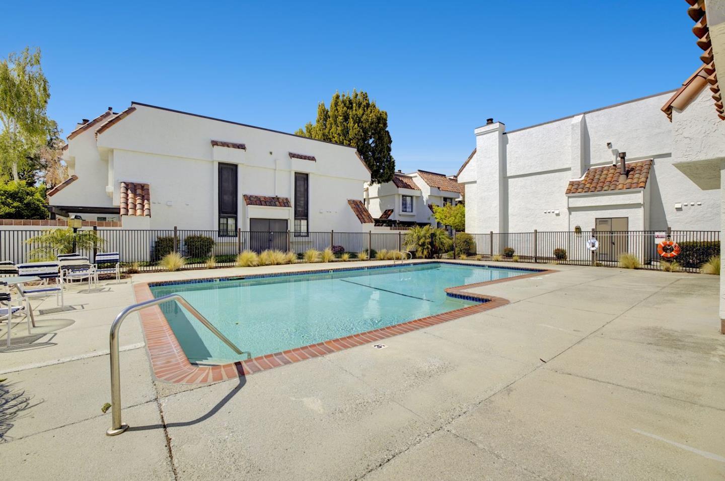Detail Gallery Image 32 of 39 For 19980 Portal Plz, Cupertino,  CA 95014 - 2 Beds | 2/1 Baths