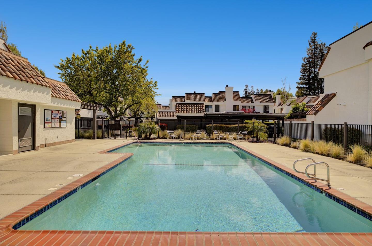 Detail Gallery Image 33 of 39 For 19980 Portal Plz, Cupertino,  CA 95014 - 2 Beds | 2/1 Baths