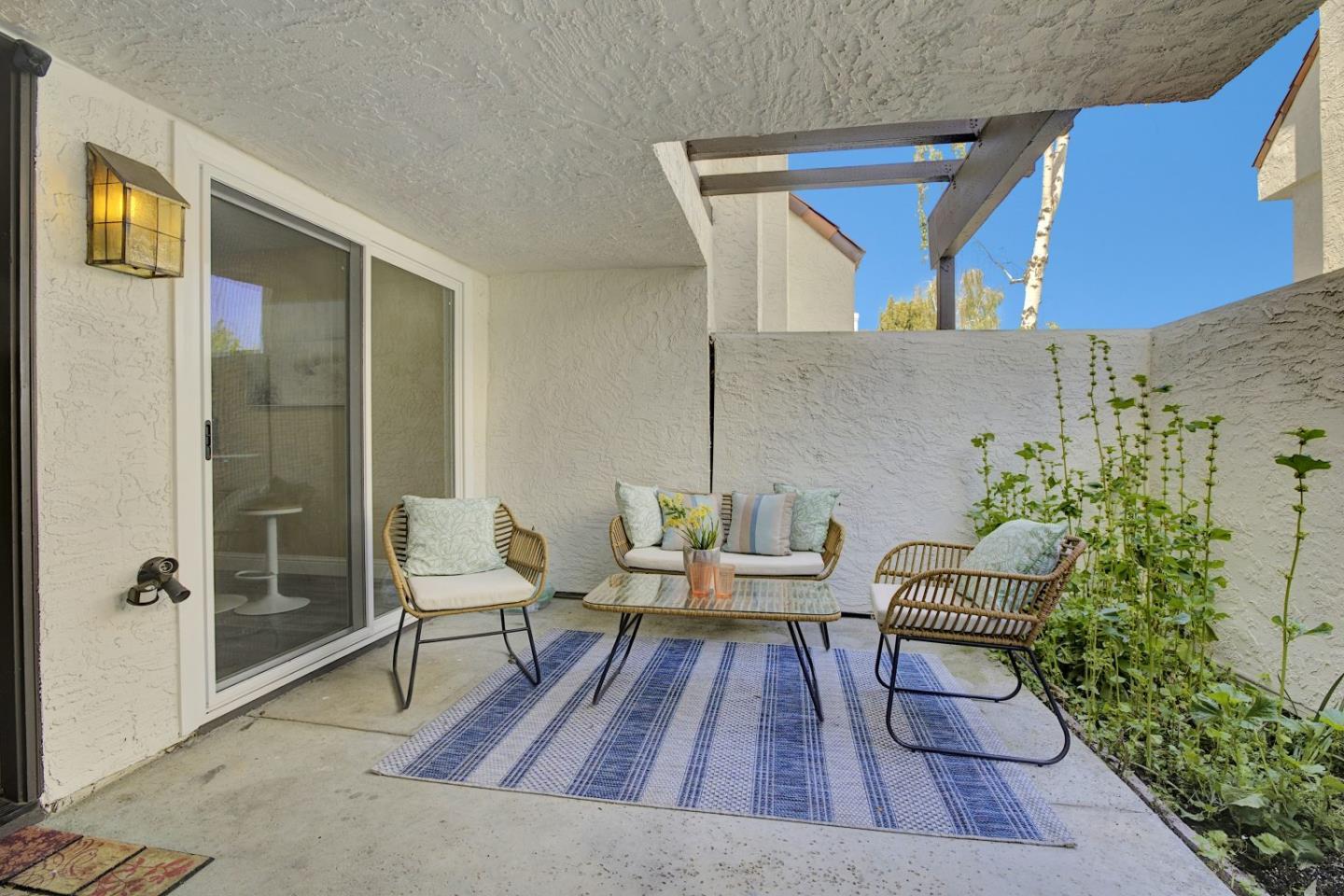 Detail Gallery Image 4 of 39 For 19980 Portal Plz, Cupertino,  CA 95014 - 2 Beds | 2/1 Baths