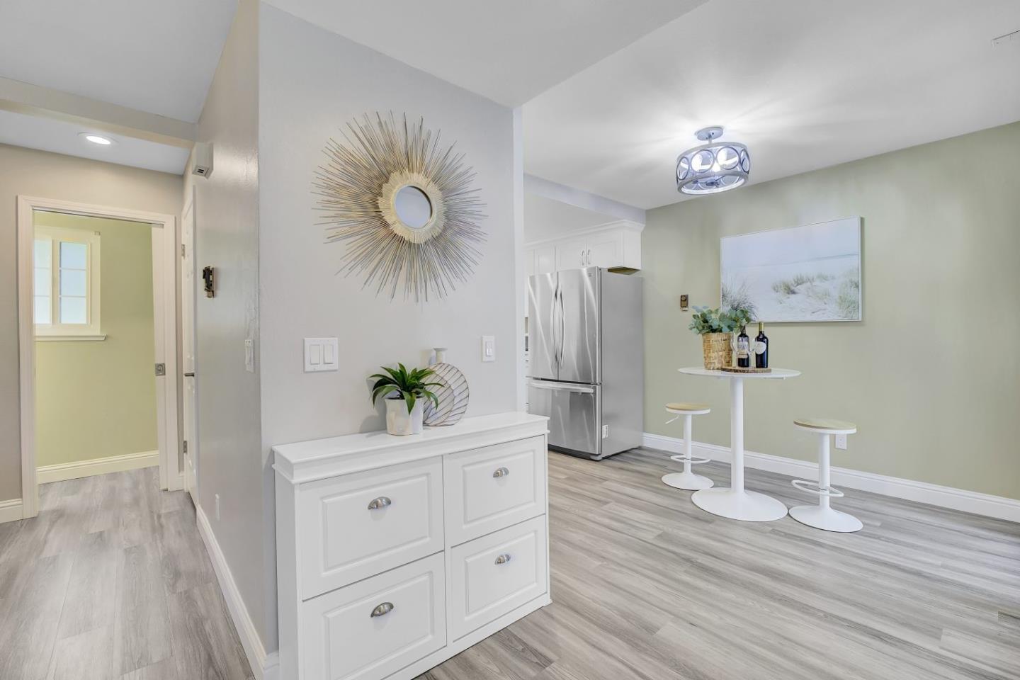 Detail Gallery Image 5 of 39 For 19980 Portal Plz, Cupertino,  CA 95014 - 2 Beds | 2/1 Baths