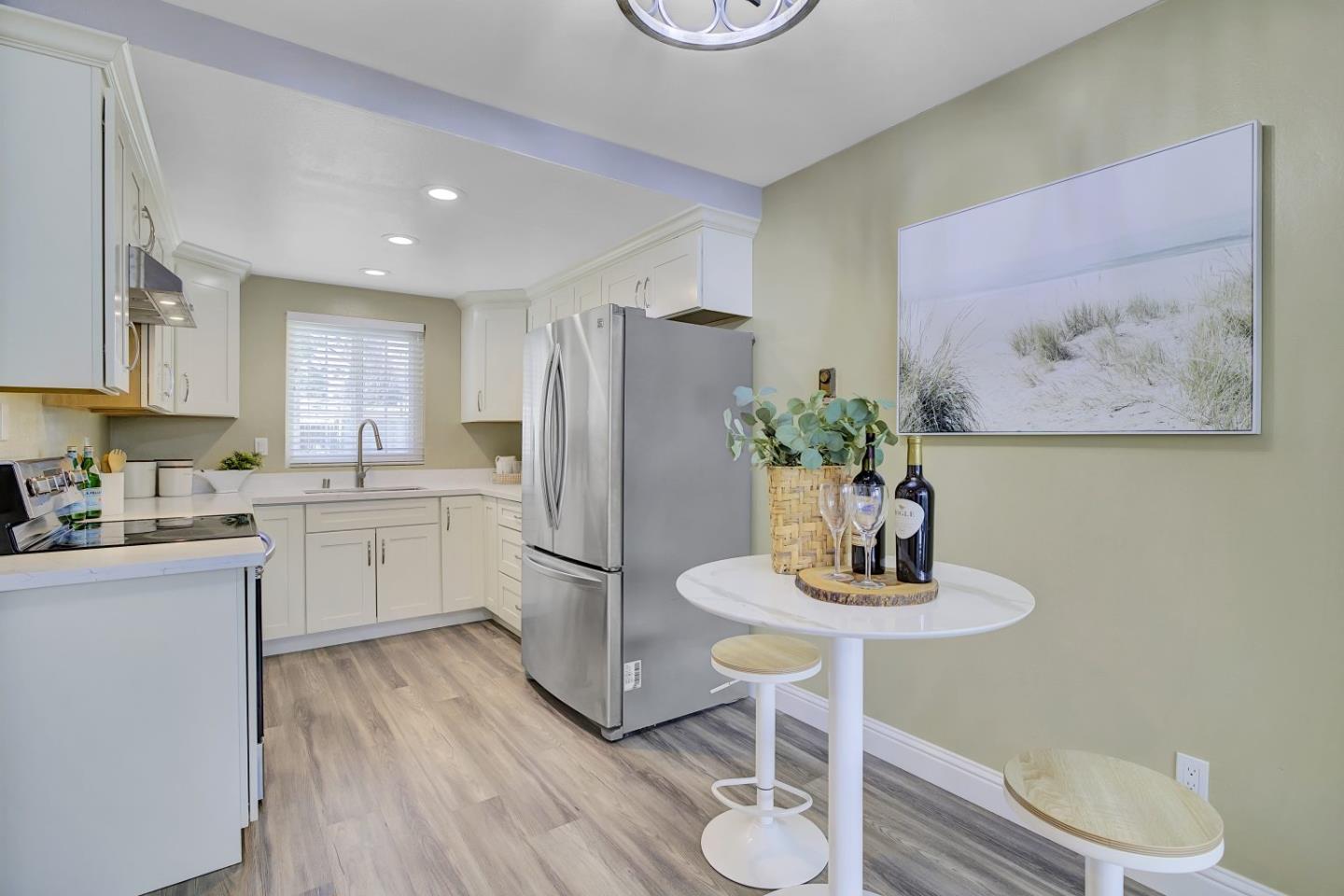 Detail Gallery Image 8 of 39 For 19980 Portal Plz, Cupertino,  CA 95014 - 2 Beds | 2/1 Baths