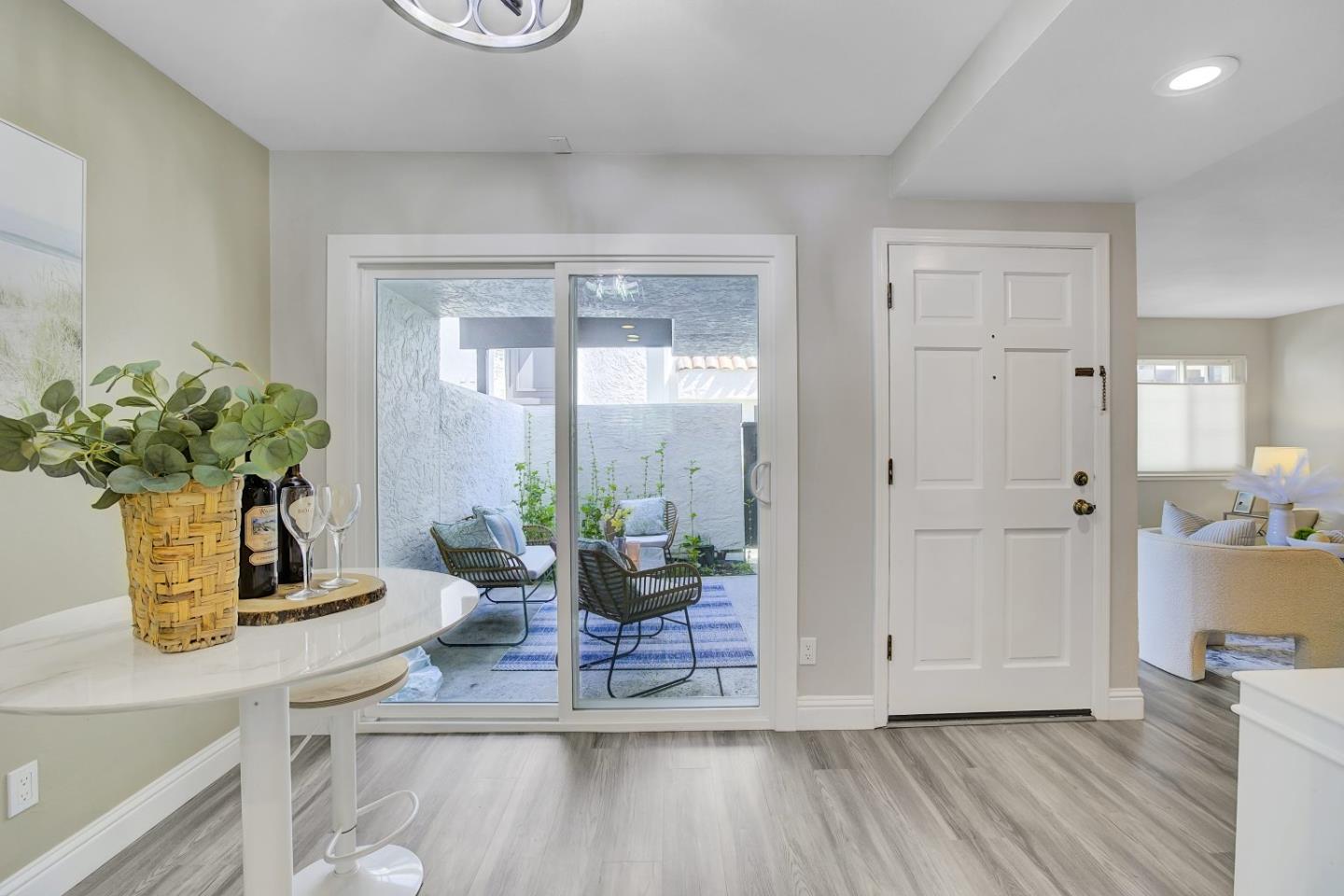 Detail Gallery Image 9 of 39 For 19980 Portal Plz, Cupertino,  CA 95014 - 2 Beds | 2/1 Baths