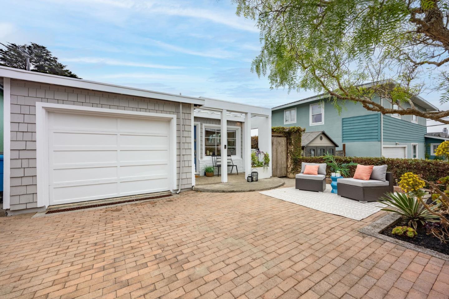 Detail Gallery Image 4 of 31 For 308 6th St, Montara,  CA 94037 - 3 Beds | 1 Baths