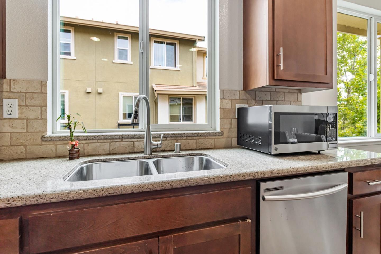 Detail Gallery Image 9 of 39 For 1768 Lee Way, Milpitas,  CA 95035 - 3 Beds | 3 Baths