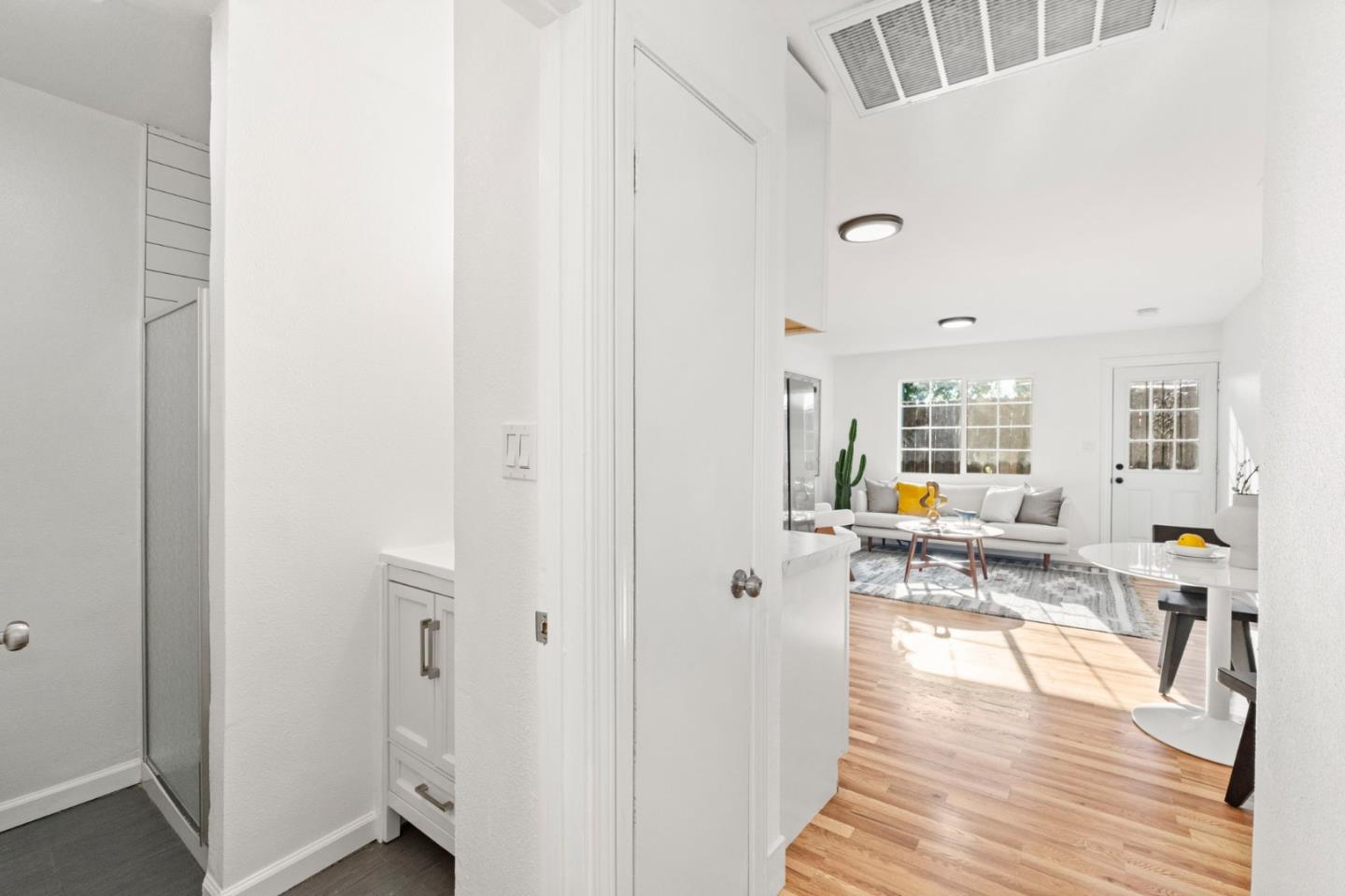 Detail Gallery Image 17 of 43 For 2887 Fordham St, East Palo Alto,  CA 94303 - 7 Beds | 4 Baths