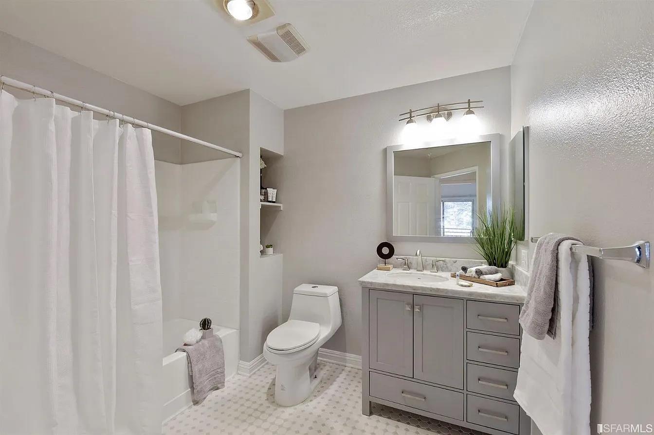 Detail Gallery Image 10 of 11 For 260 Caldecott Ln, Oakland,  CA 94618 - 1 Beds | 1 Baths