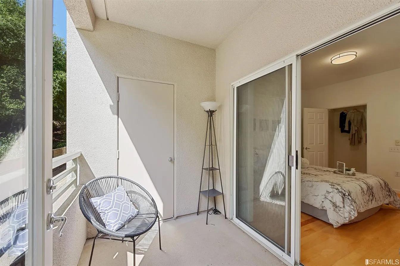 Detail Gallery Image 11 of 11 For 260 Caldecott Ln, Oakland,  CA 94618 - 1 Beds | 1 Baths