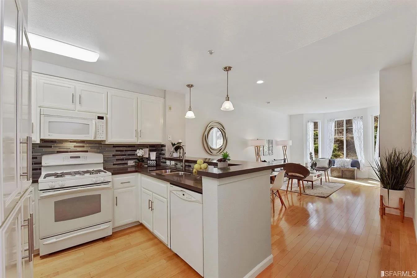 Detail Gallery Image 6 of 11 For 260 Caldecott Ln, Oakland,  CA 94618 - 1 Beds | 1 Baths