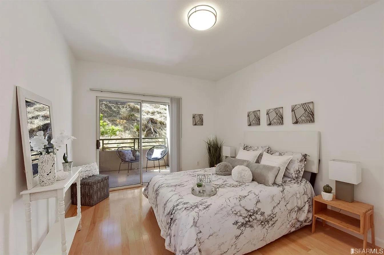 Detail Gallery Image 7 of 11 For 260 Caldecott Ln, Oakland,  CA 94618 - 1 Beds | 1 Baths