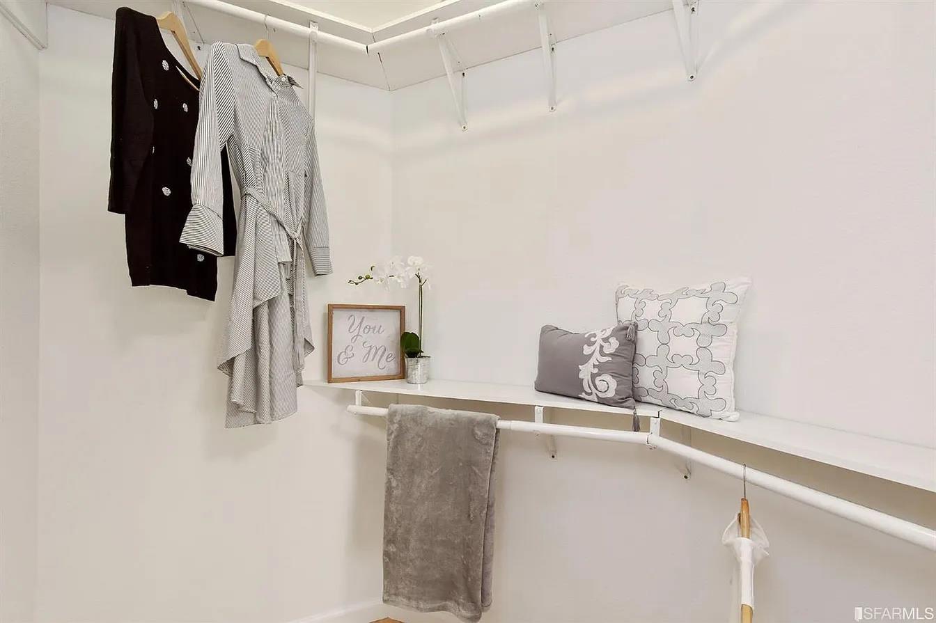 Detail Gallery Image 9 of 11 For 260 Caldecott Ln, Oakland,  CA 94618 - 1 Beds | 1 Baths