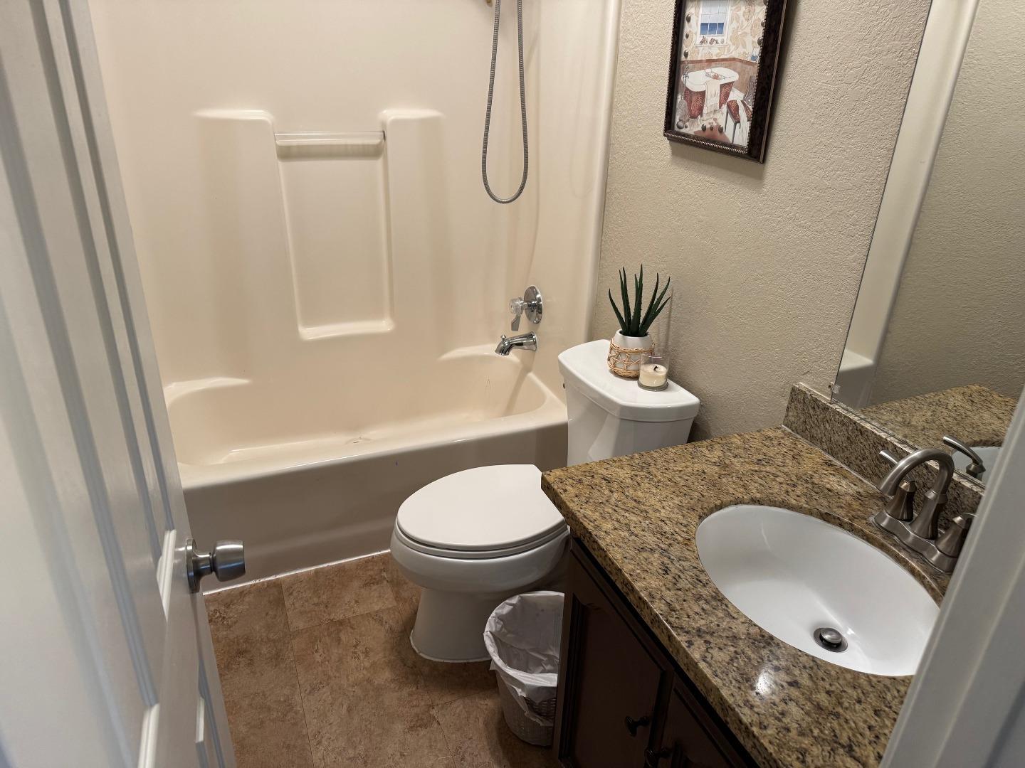Detail Gallery Image 4 of 9 For 500 W 10th St #61,  Gilroy,  CA 95020 - 3 Beds | 2 Baths