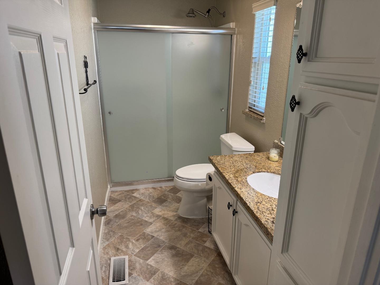 Detail Gallery Image 6 of 9 For 500 W 10th St #61,  Gilroy,  CA 95020 - 3 Beds | 2 Baths