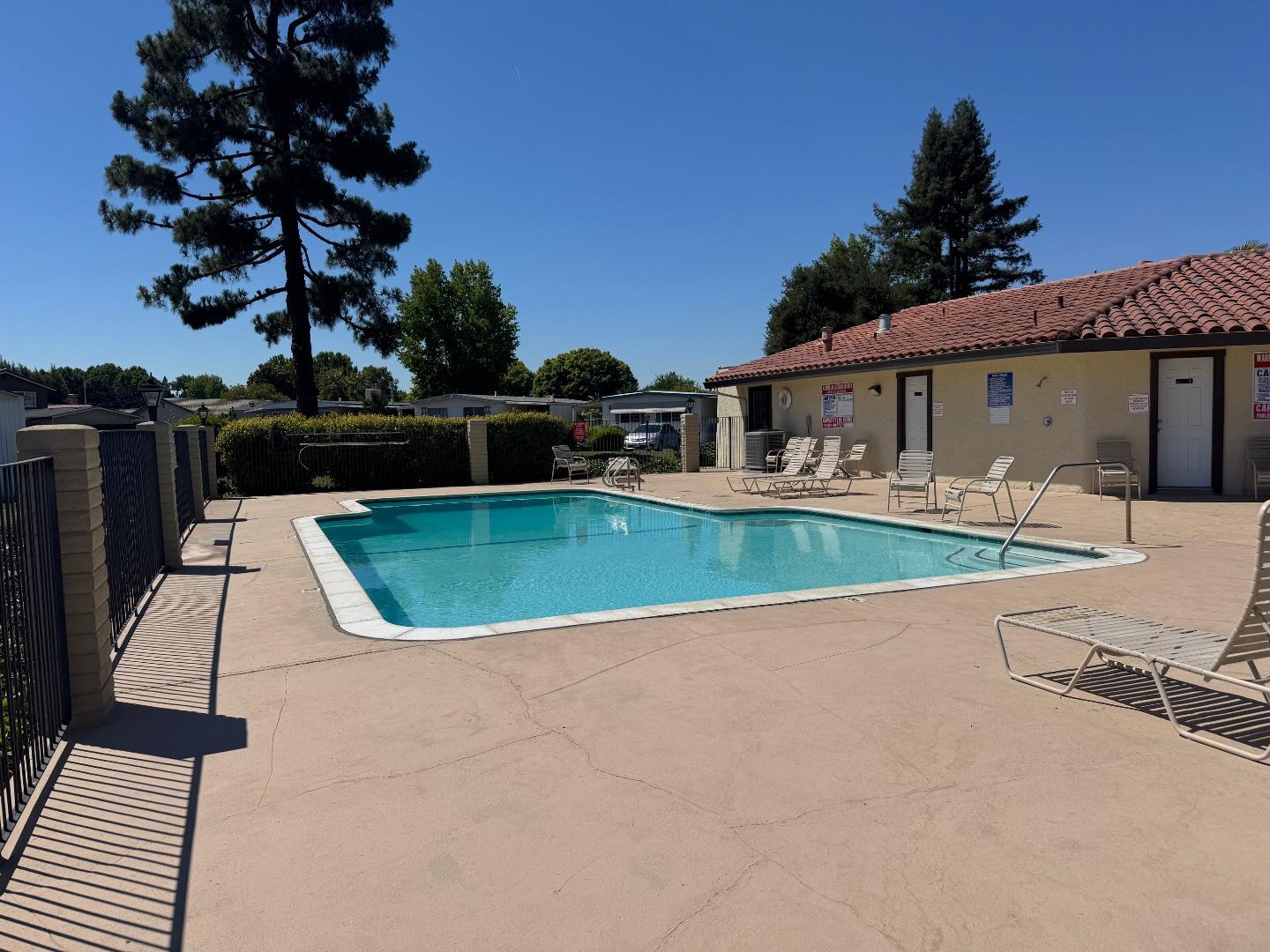 Detail Gallery Image 9 of 9 For 500 W 10th St #61,  Gilroy,  CA 95020 - 3 Beds | 2 Baths