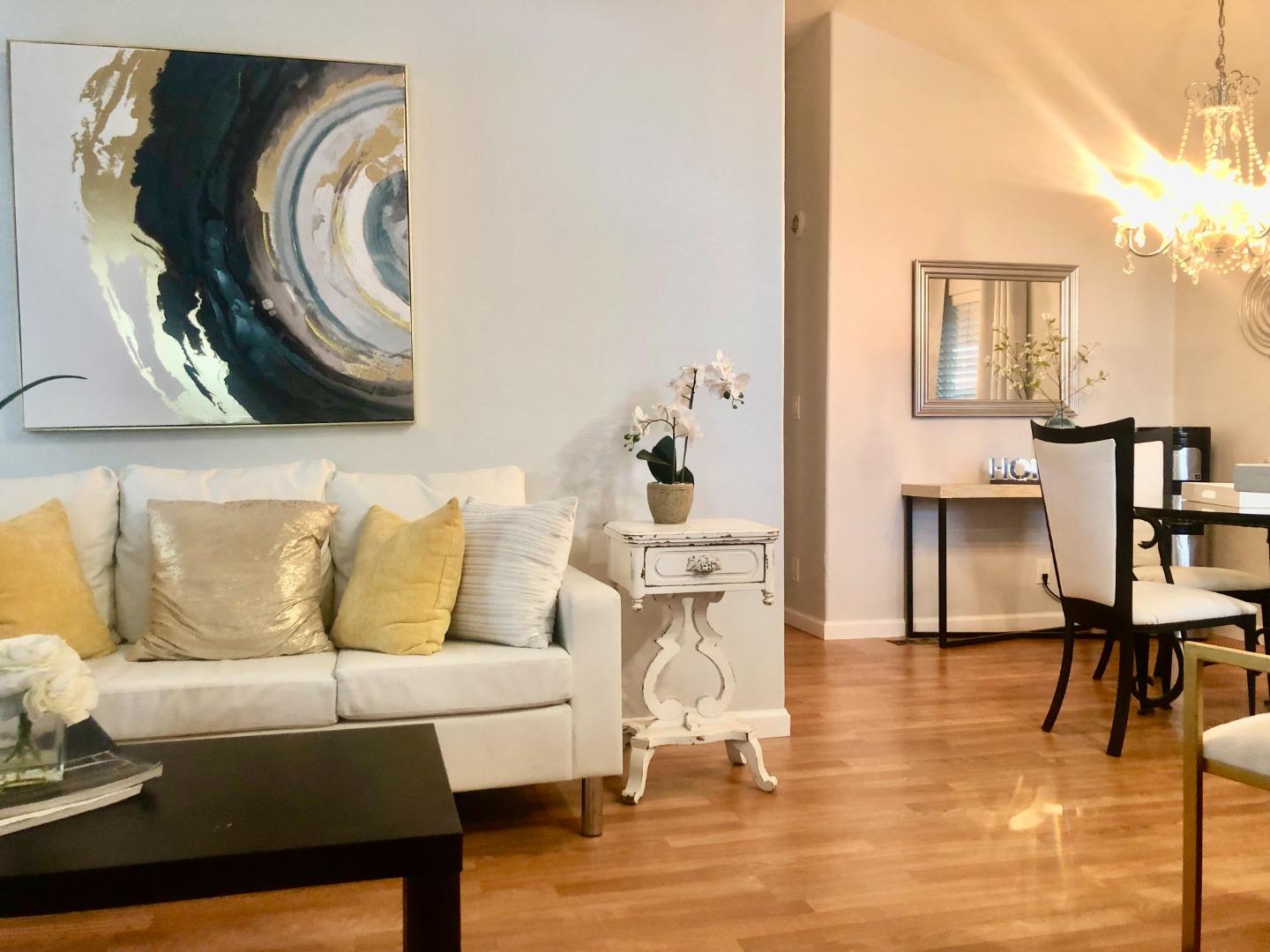 Detail Gallery Image 4 of 8 For 70 Chestnut #70,  Hollister,  CA 95023 - 3 Beds | 2 Baths