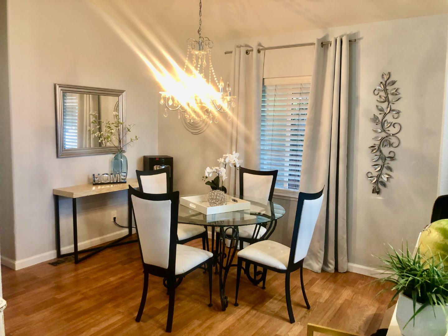 Detail Gallery Image 5 of 8 For 70 Chestnut #70,  Hollister,  CA 95023 - 3 Beds | 2 Baths