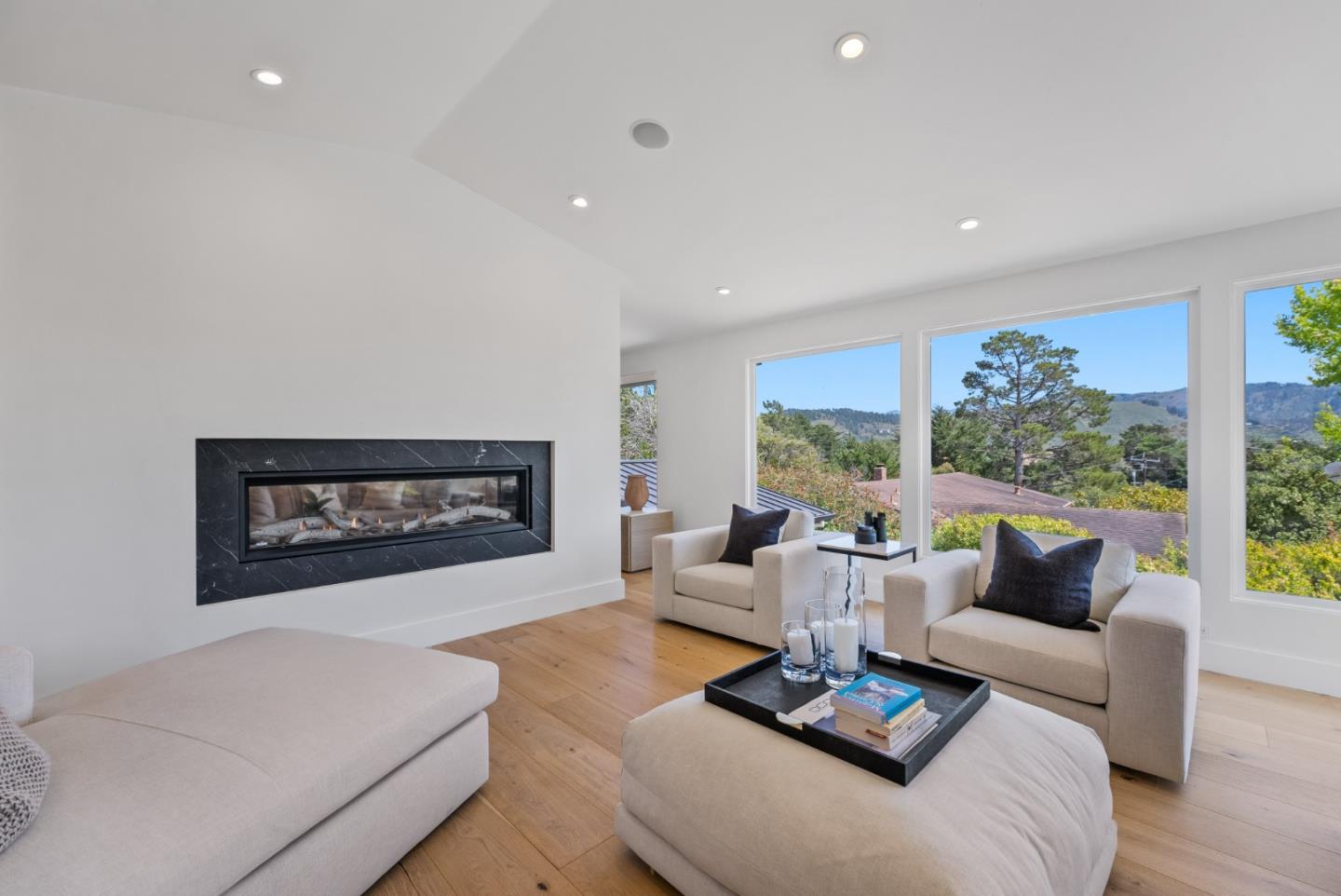Detail Gallery Image 12 of 50 For 25865 N Mesa Dr, Carmel,  CA 93923 - 3 Beds | 3 Baths