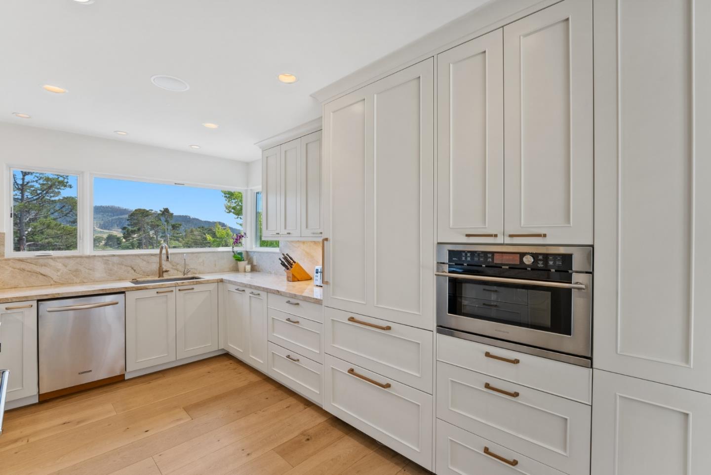 Detail Gallery Image 19 of 50 For 25865 N Mesa Dr, Carmel,  CA 93923 - 3 Beds | 3 Baths