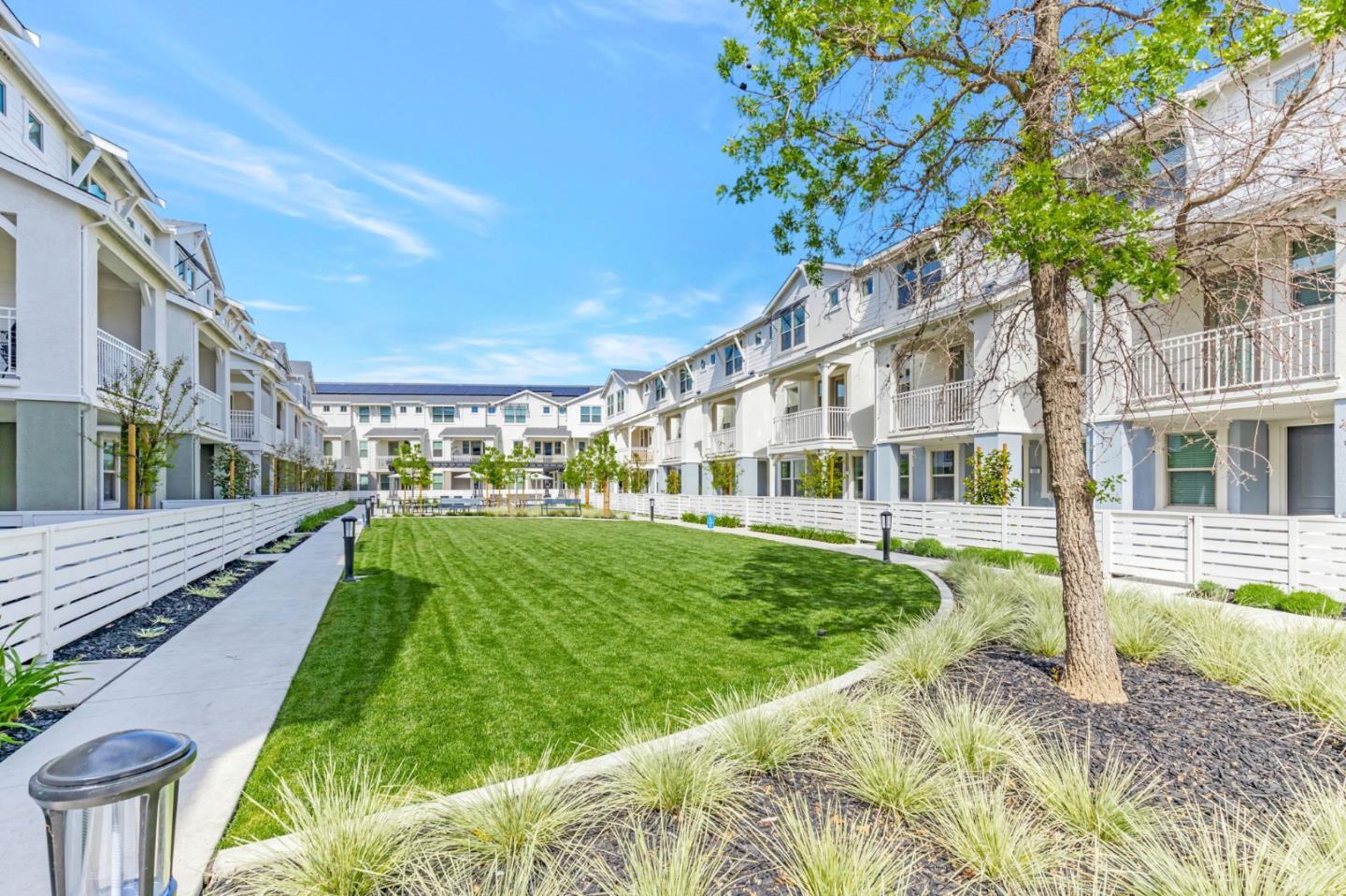 Detail Gallery Image 1 of 17 For 225 Oak Cir, Walnut Creek,  CA 94597 - 4 Beds | 3/1 Baths