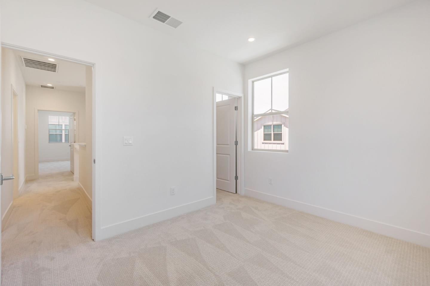 Detail Gallery Image 10 of 17 For 225 Oak Cir, Walnut Creek,  CA 94597 - 4 Beds | 3/1 Baths