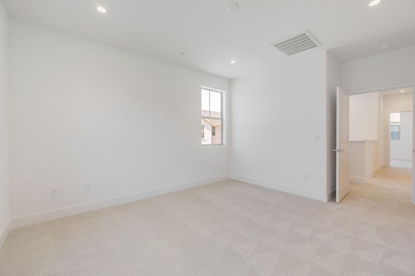 Detail Gallery Image 11 of 17 For 225 Oak Cir, Walnut Creek,  CA 94597 - 4 Beds | 3/1 Baths
