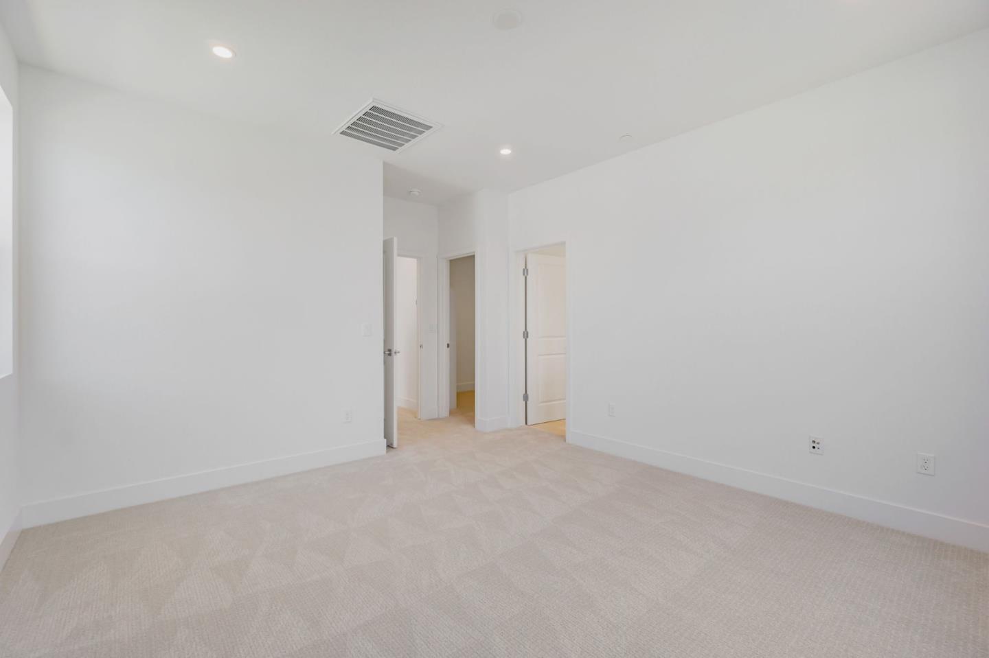 Detail Gallery Image 12 of 17 For 225 Oak Cir, Walnut Creek,  CA 94597 - 4 Beds | 3/1 Baths