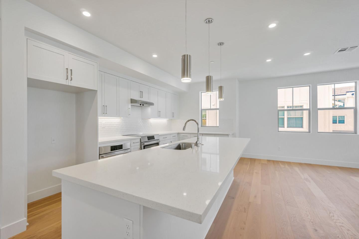 Detail Gallery Image 4 of 17 For 225 Oak Cir, Walnut Creek,  CA 94597 - 4 Beds | 3/1 Baths