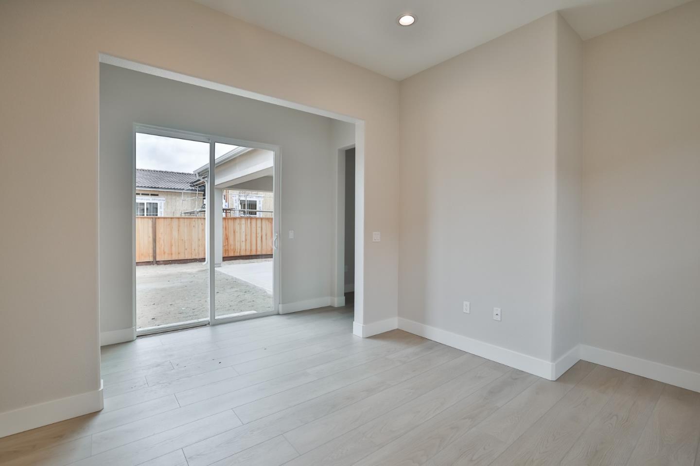 Detail Gallery Image 10 of 26 For 591 Santa Lucia Way, Marina,  CA 93933 - 3 Beds | 2/1 Baths