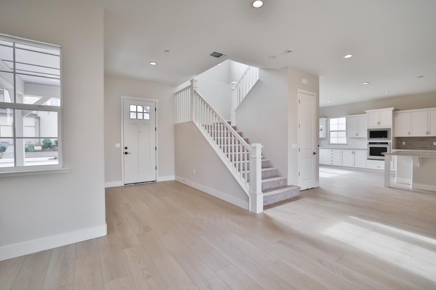 Detail Gallery Image 11 of 26 For 591 Santa Lucia Way, Marina,  CA 93933 - 3 Beds | 2/1 Baths