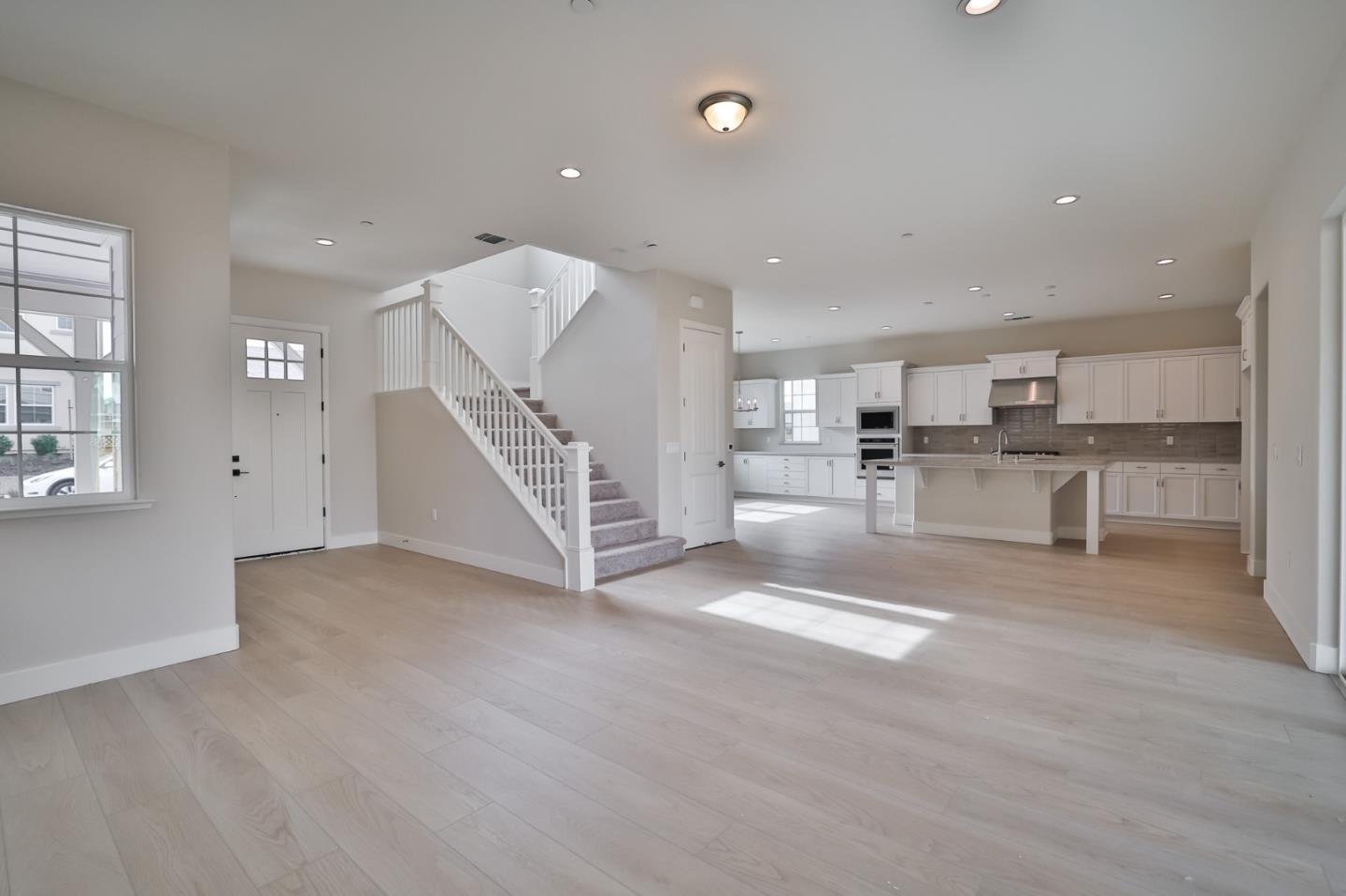 Detail Gallery Image 12 of 26 For 591 Santa Lucia Way, Marina,  CA 93933 - 3 Beds | 2/1 Baths
