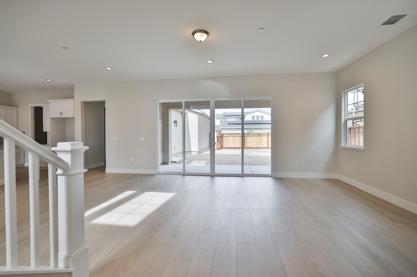 Detail Gallery Image 13 of 26 For 591 Santa Lucia Way, Marina,  CA 93933 - 3 Beds | 2/1 Baths