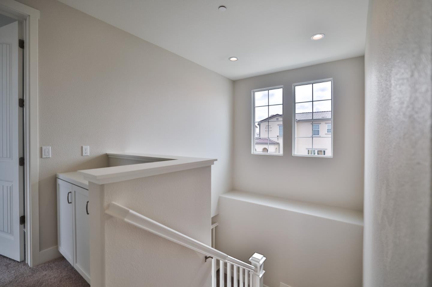Detail Gallery Image 19 of 26 For 591 Santa Lucia Way, Marina,  CA 93933 - 3 Beds | 2/1 Baths