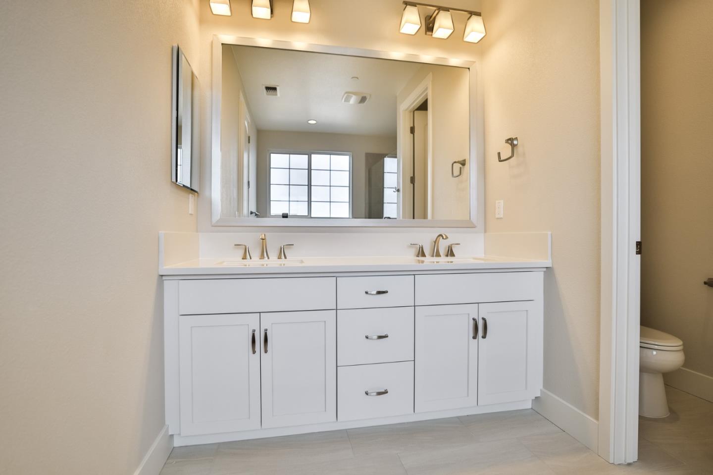 Detail Gallery Image 22 of 26 For 591 Santa Lucia Way, Marina,  CA 93933 - 3 Beds | 2/1 Baths