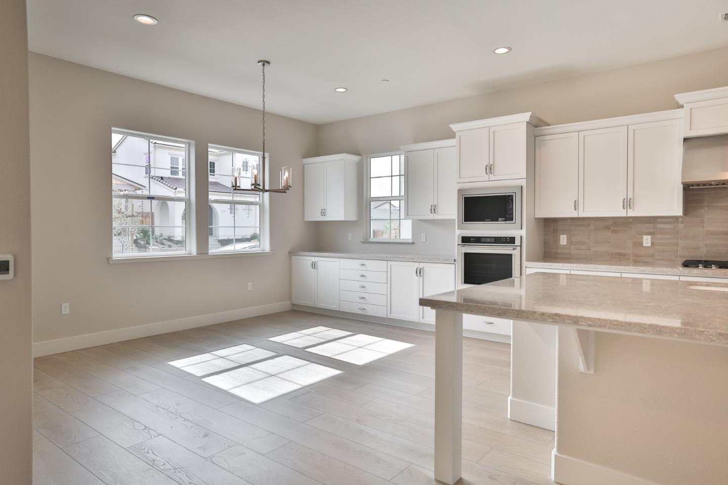 Detail Gallery Image 3 of 26 For 591 Santa Lucia Way, Marina,  CA 93933 - 3 Beds | 2/1 Baths