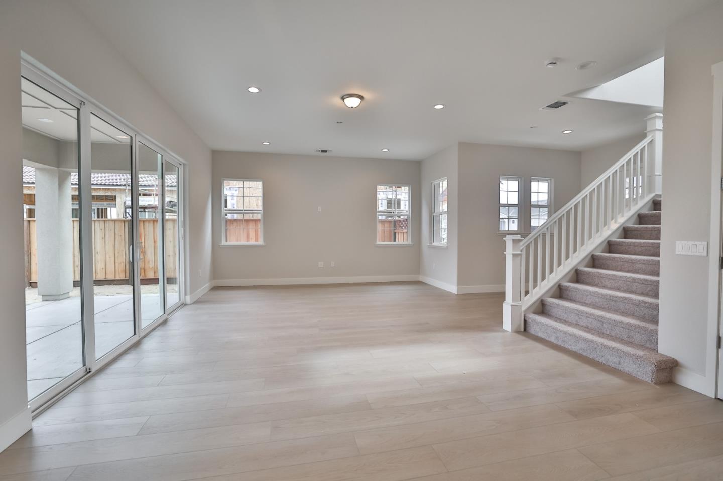 Detail Gallery Image 6 of 26 For 591 Santa Lucia Way, Marina,  CA 93933 - 3 Beds | 2/1 Baths