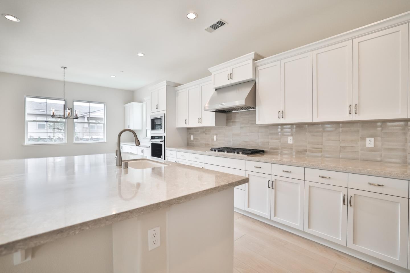 Detail Gallery Image 7 of 26 For 591 Santa Lucia Way, Marina,  CA 93933 - 3 Beds | 2/1 Baths