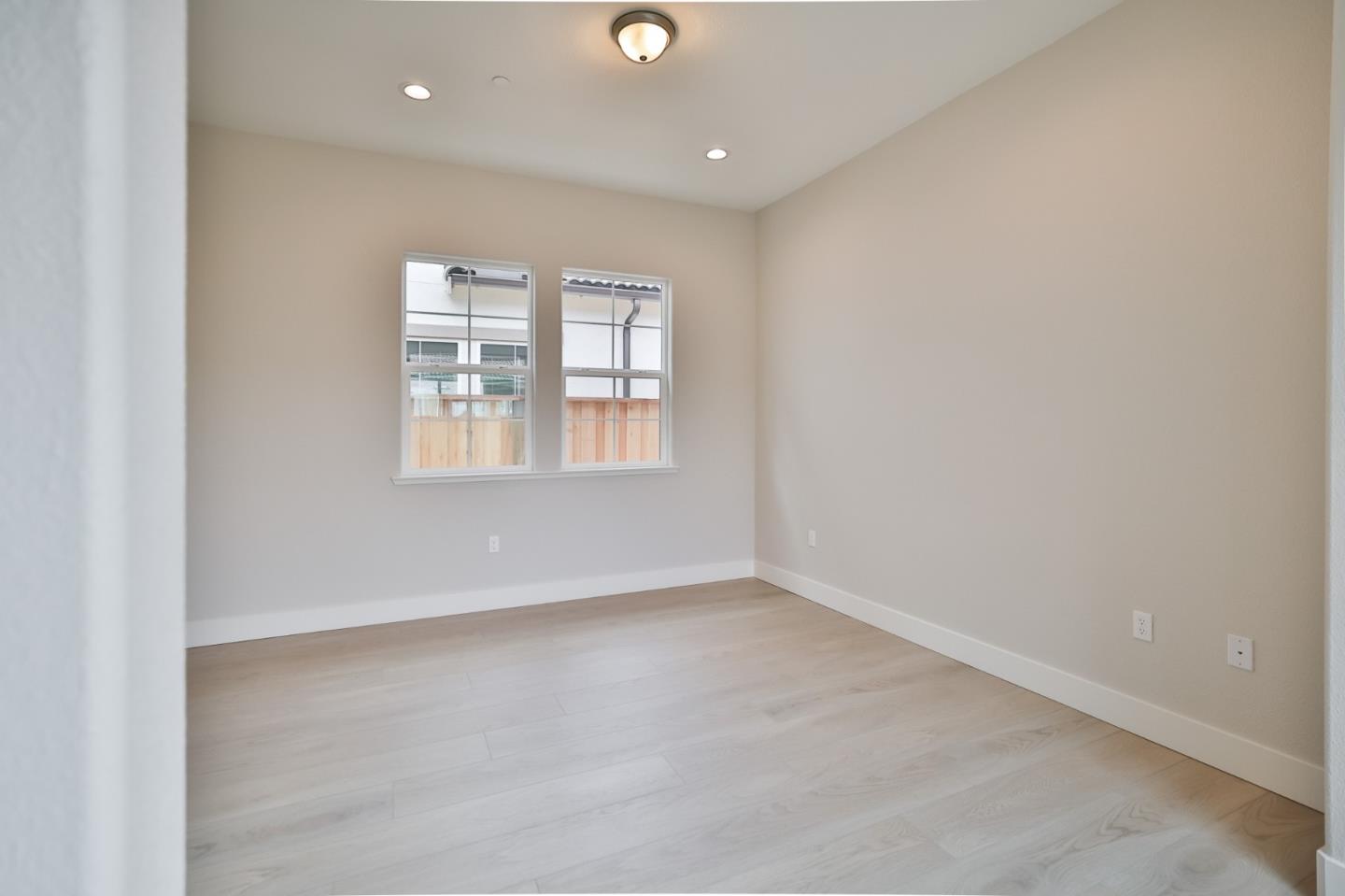 Detail Gallery Image 9 of 26 For 591 Santa Lucia Way, Marina,  CA 93933 - 3 Beds | 2/1 Baths