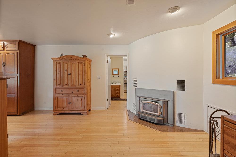 Detail Gallery Image 13 of 29 For 4760 Soquel Creek Rd, Soquel,  CA 95073 - 4 Beds | 2/1 Baths